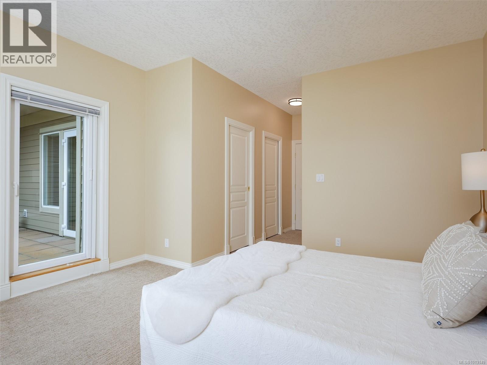 11 4522 Gordon Point Drive, Saanich