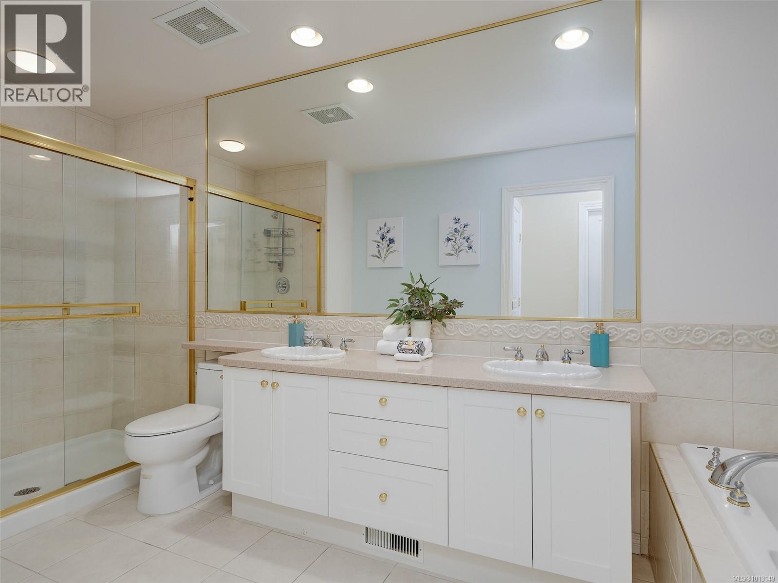 11 4522 Gordon Point Drive, Saanich