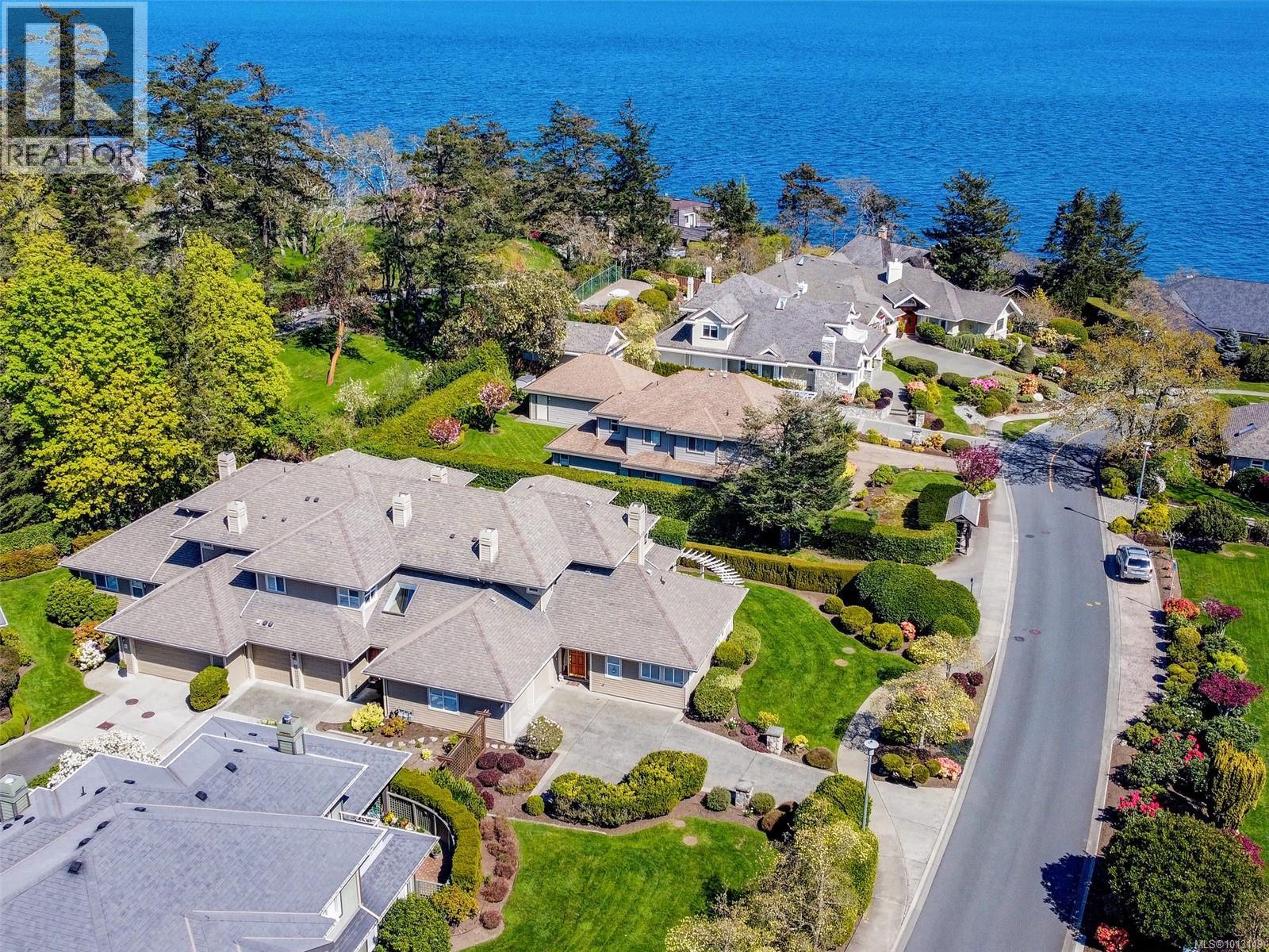 11 4522 Gordon Point Drive, Saanich