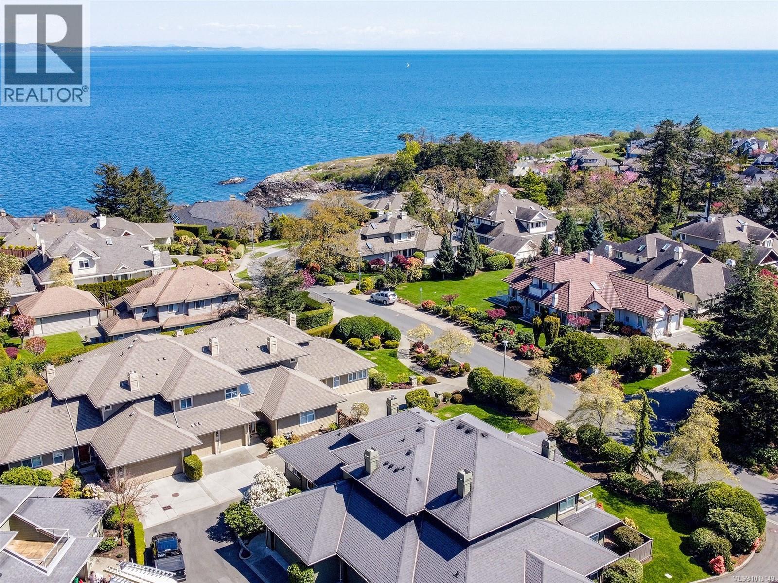 11 4522 Gordon Point Drive, Saanich
