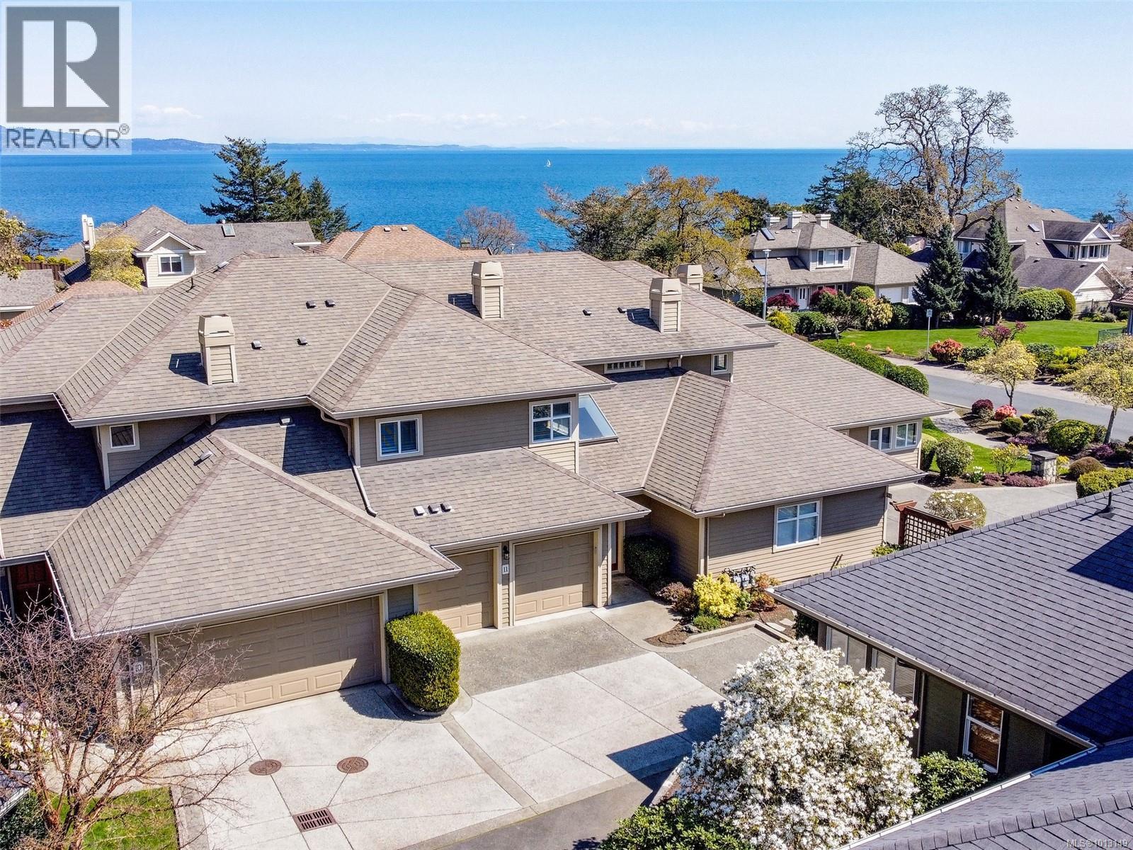 11 4522 Gordon Point Drive, Saanich