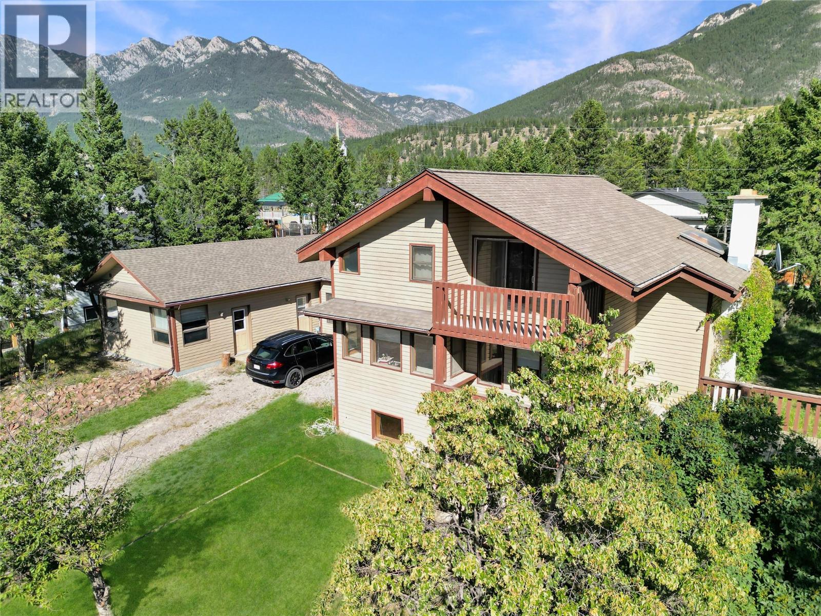 7560 Jackson Avenue, Radium Hot Springs
