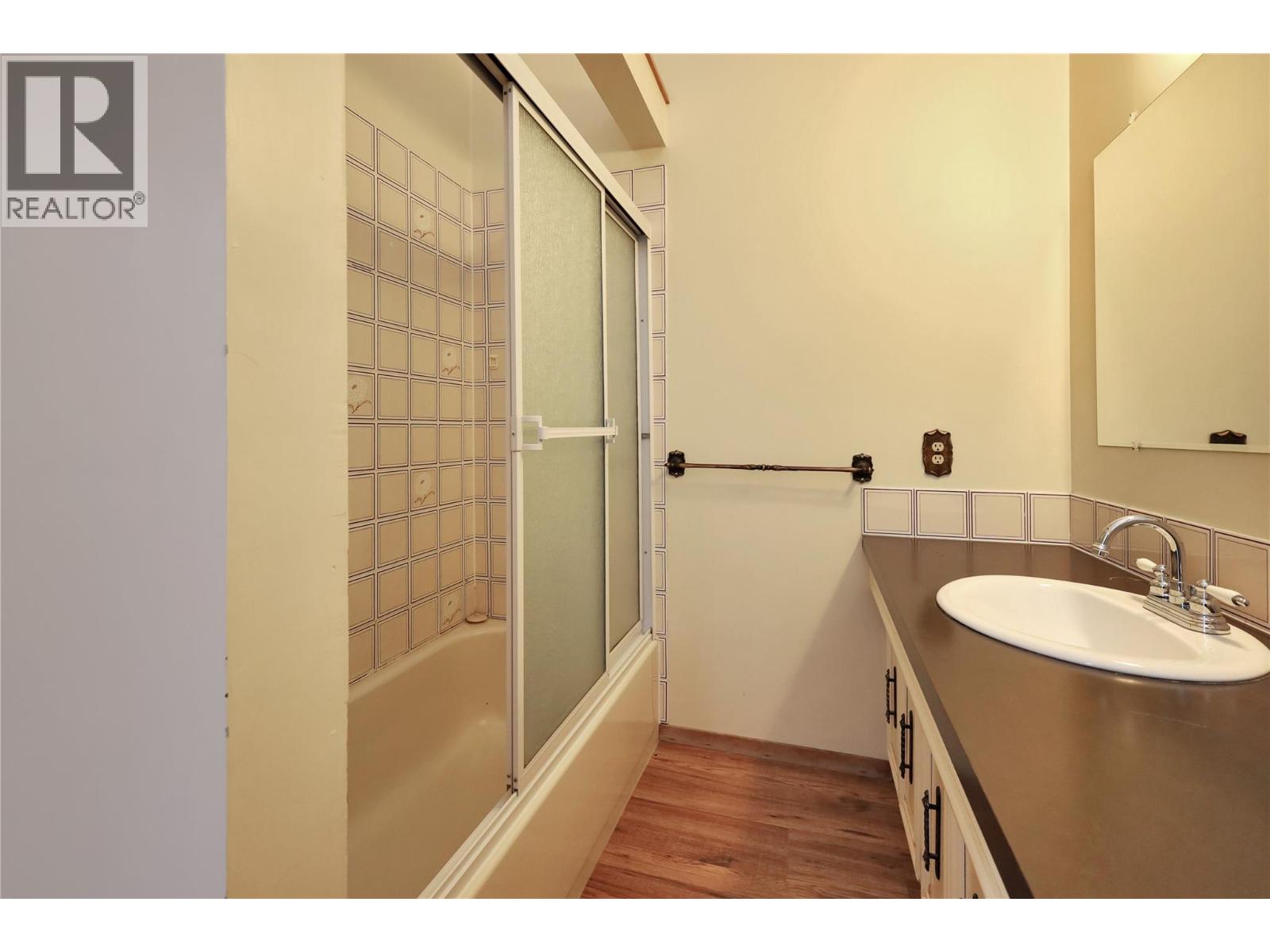 7560 Jackson Avenue, Radium Hot Springs