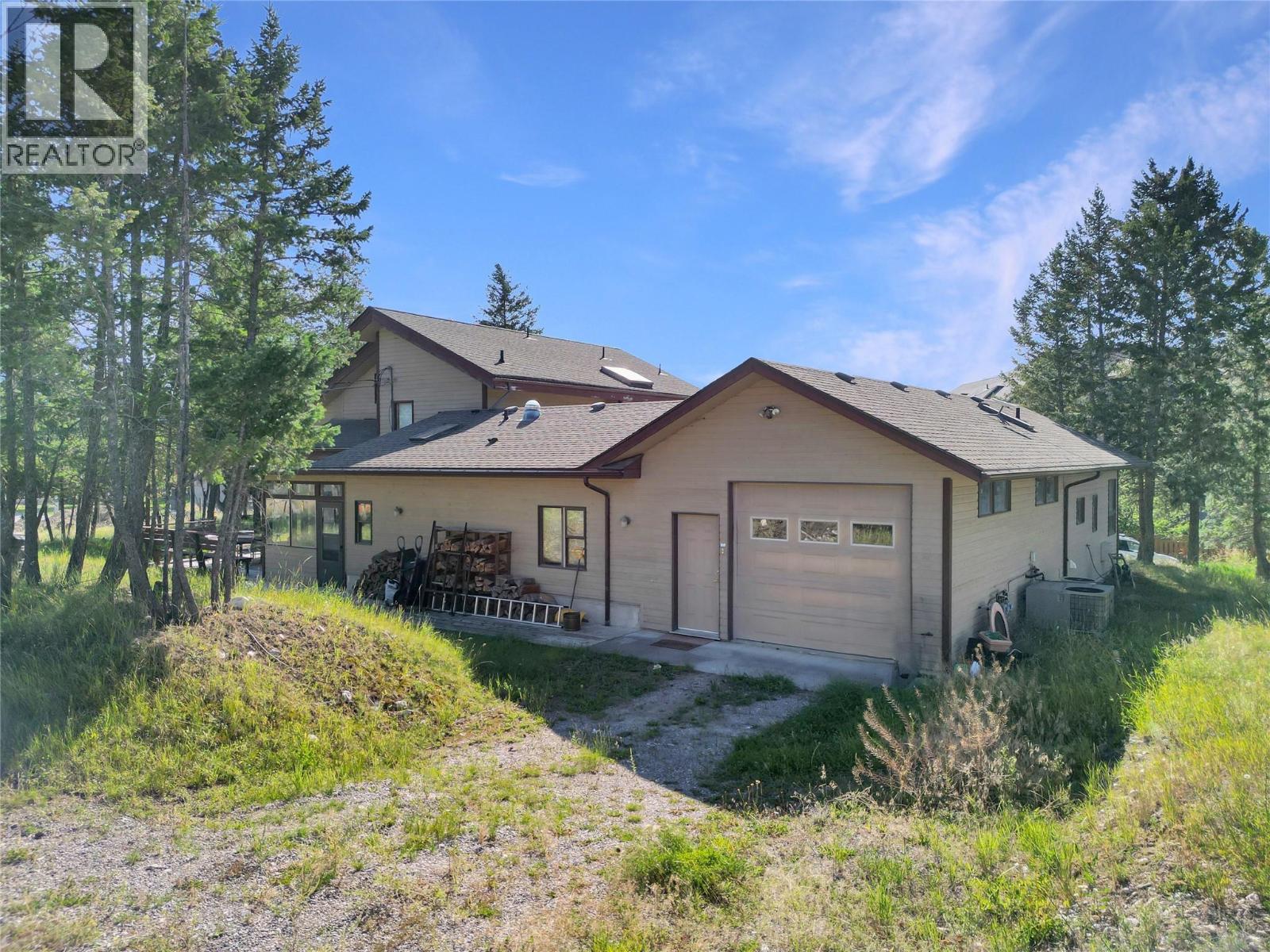 7560 Jackson Avenue, Radium Hot Springs