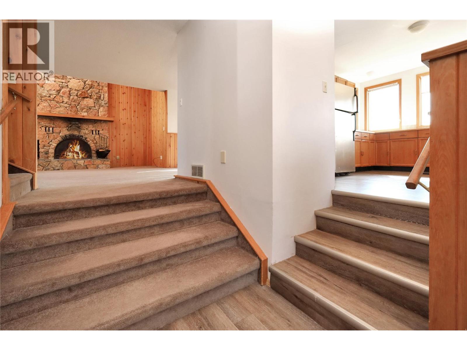 7560 Jackson Avenue, Radium Hot Springs