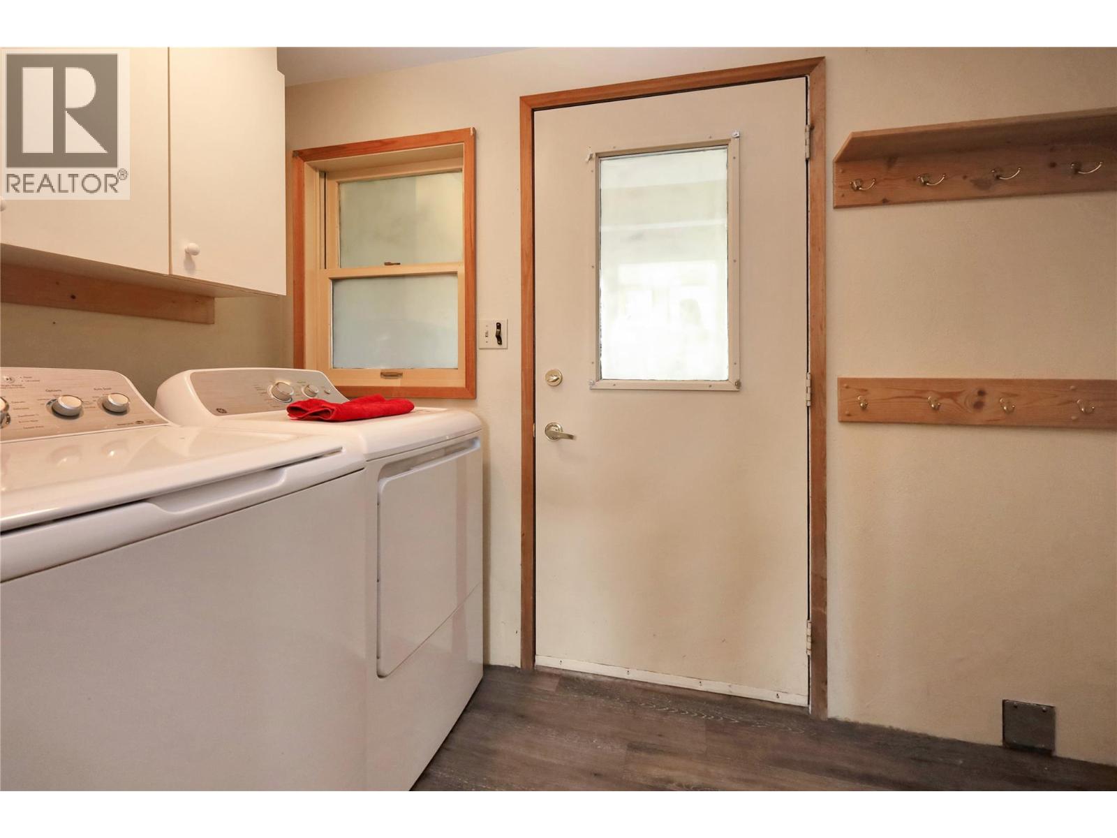 7560 Jackson Avenue, Radium Hot Springs