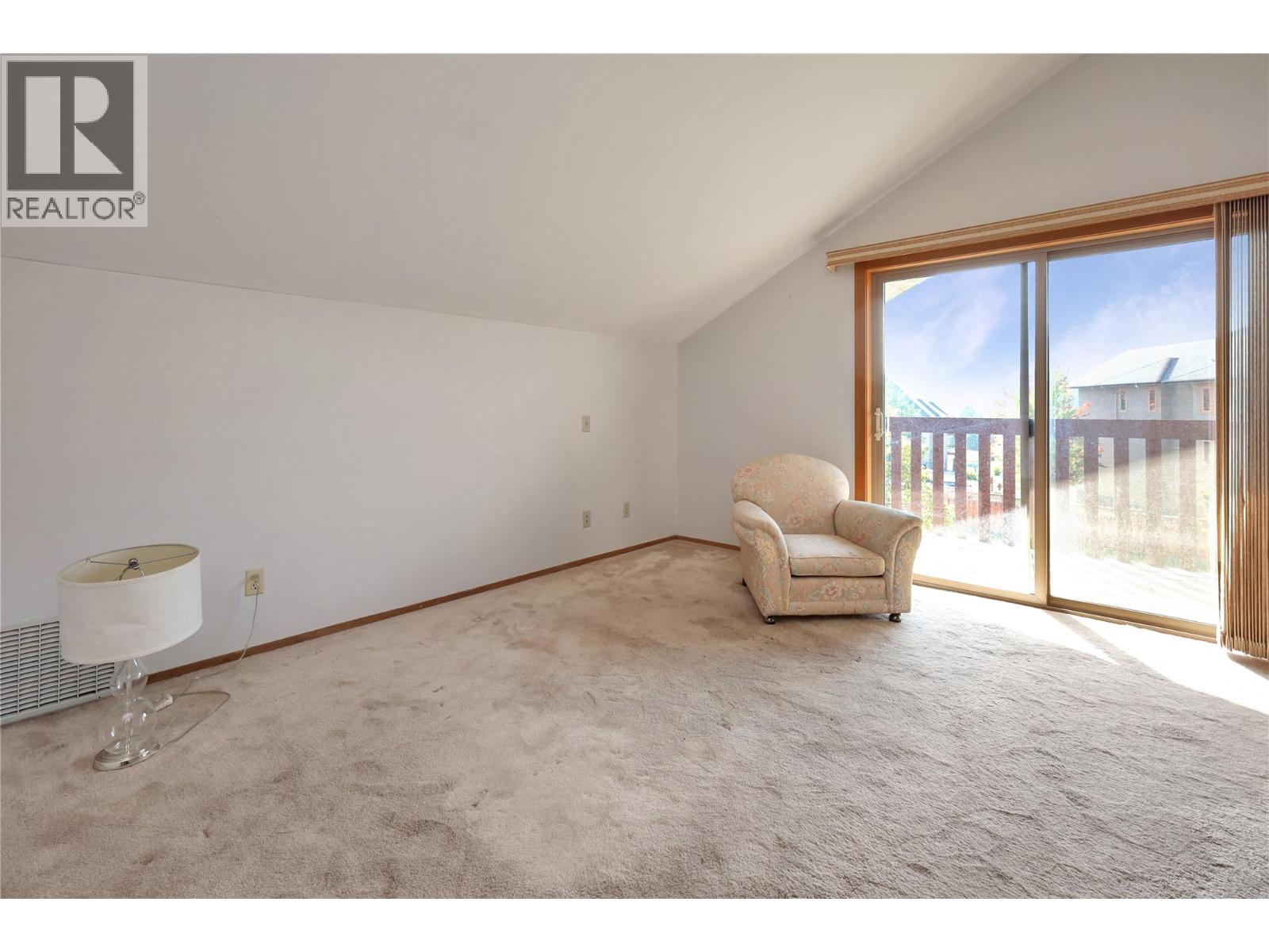 7560 Jackson Avenue, Radium Hot Springs