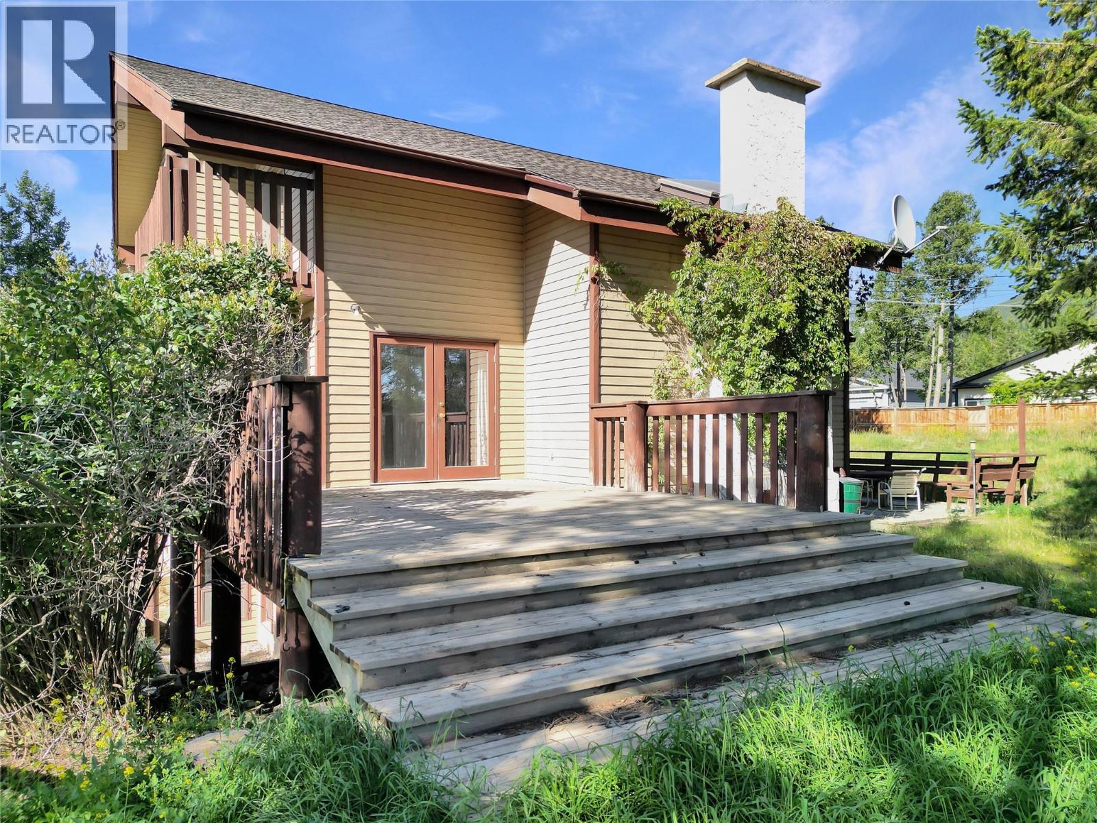 7560 Jackson Avenue, Radium Hot Springs