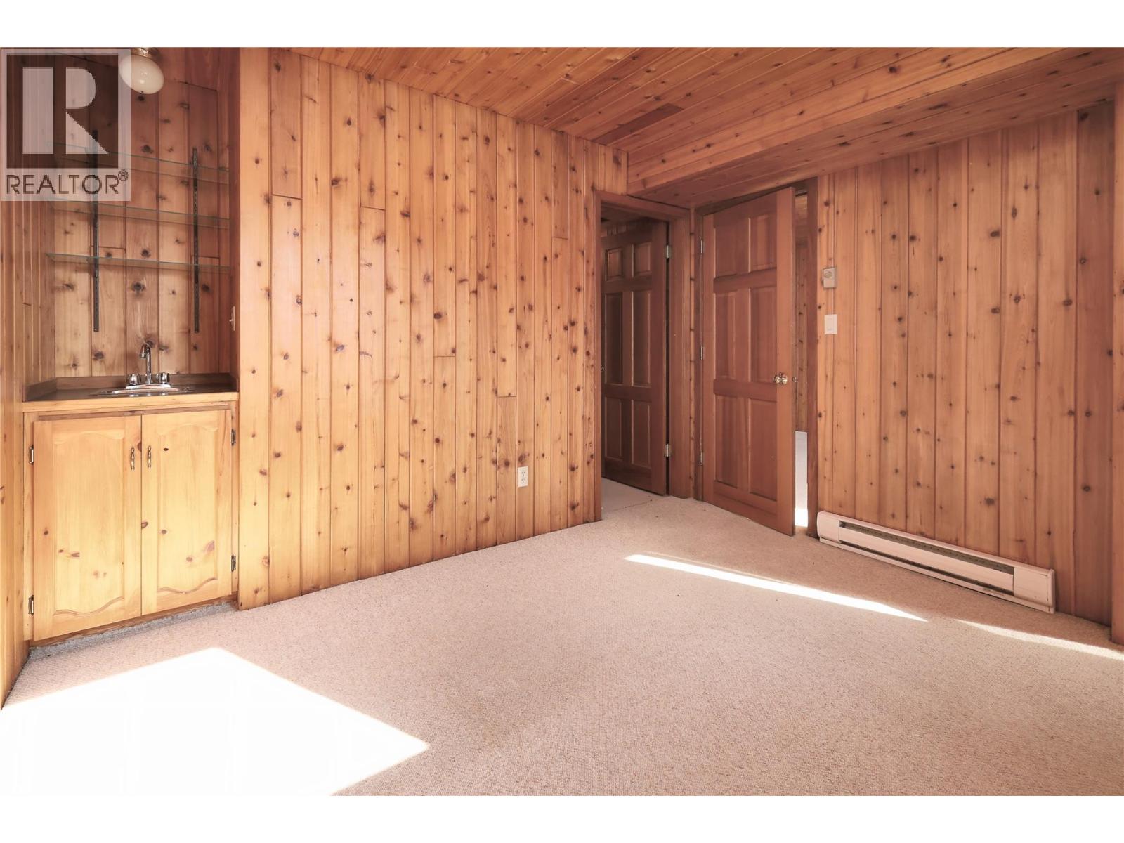 7560 Jackson Avenue, Radium Hot Springs