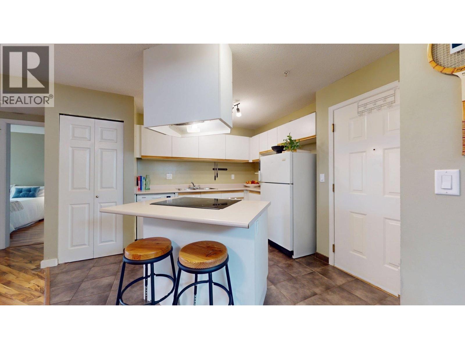 C210 40140 WILLOW CRESCENT, Squamish