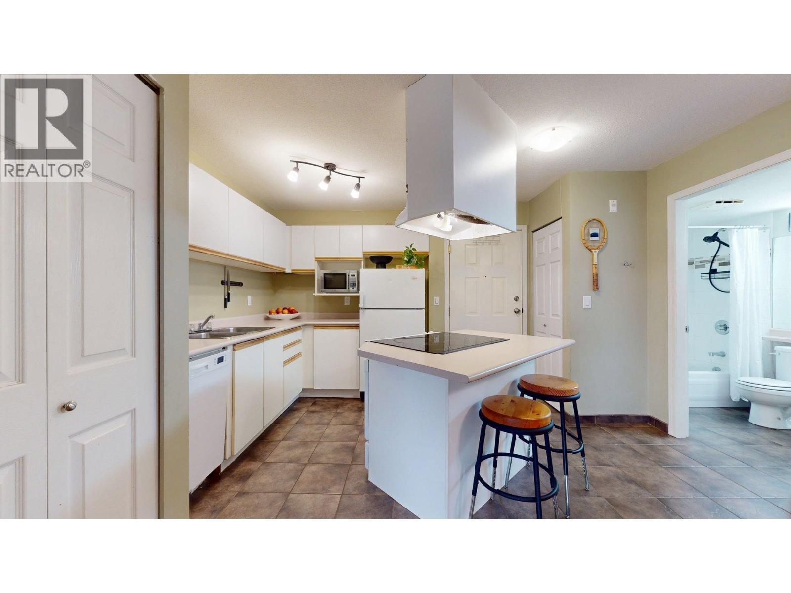 C210 40140 WILLOW CRESCENT, Squamish