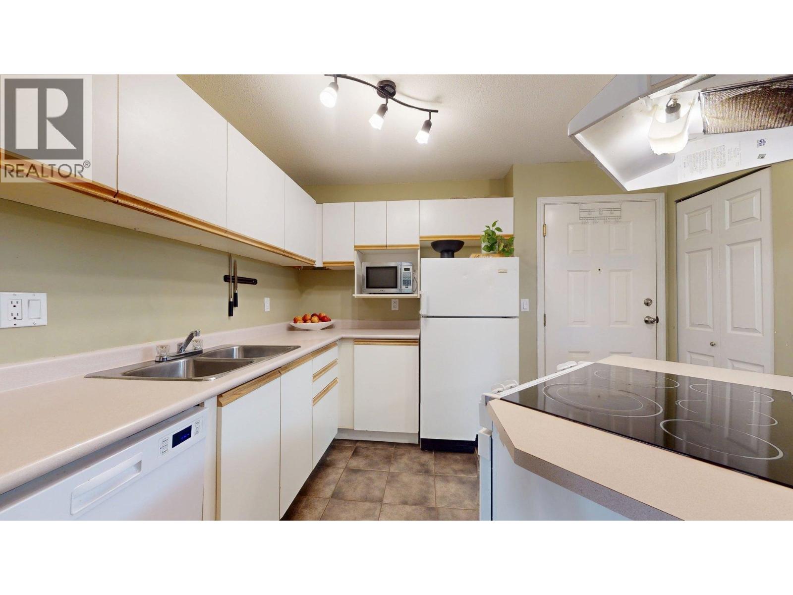 C210 40140 WILLOW CRESCENT, Squamish