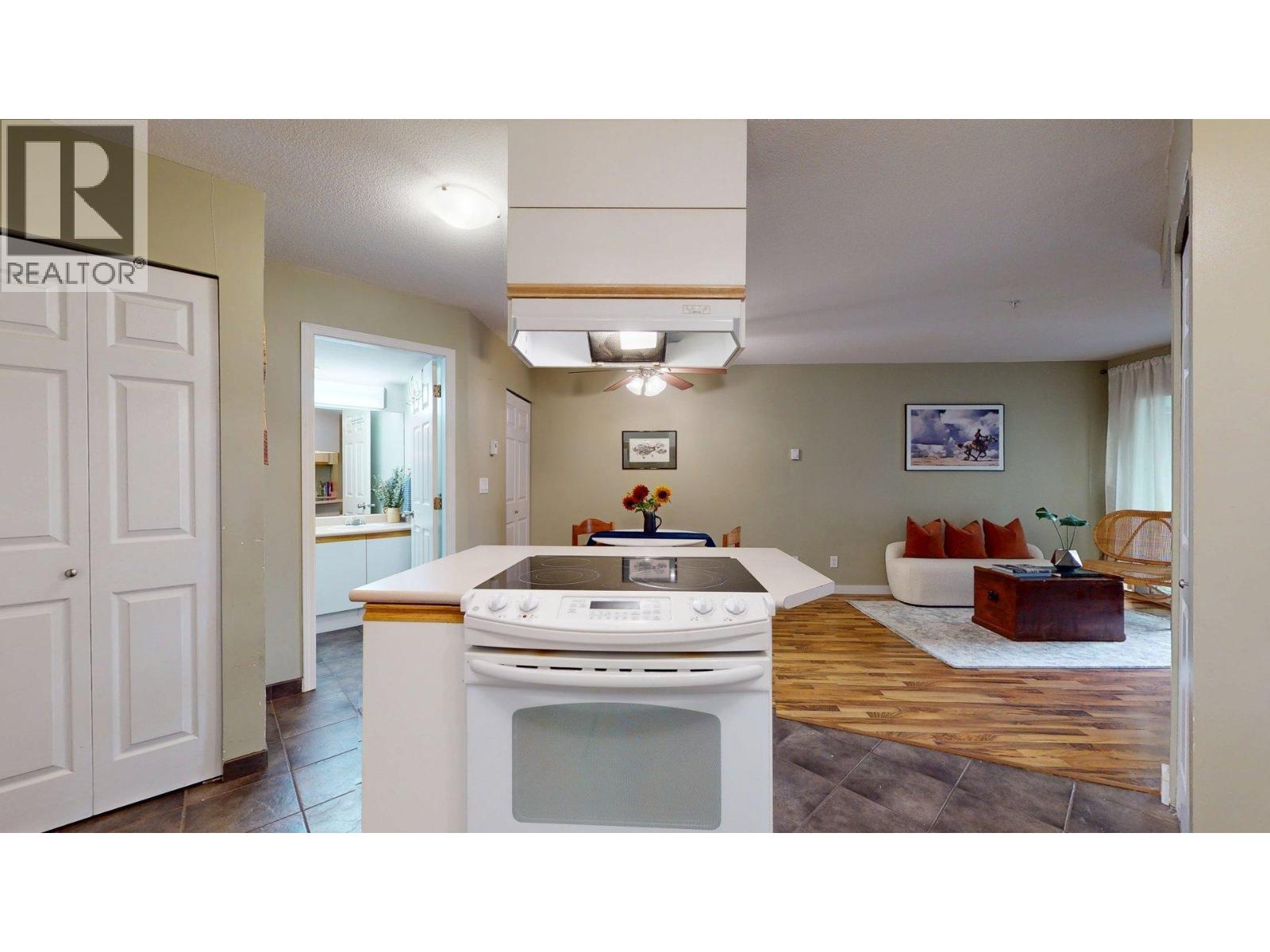C210 40140 WILLOW CRESCENT, Squamish