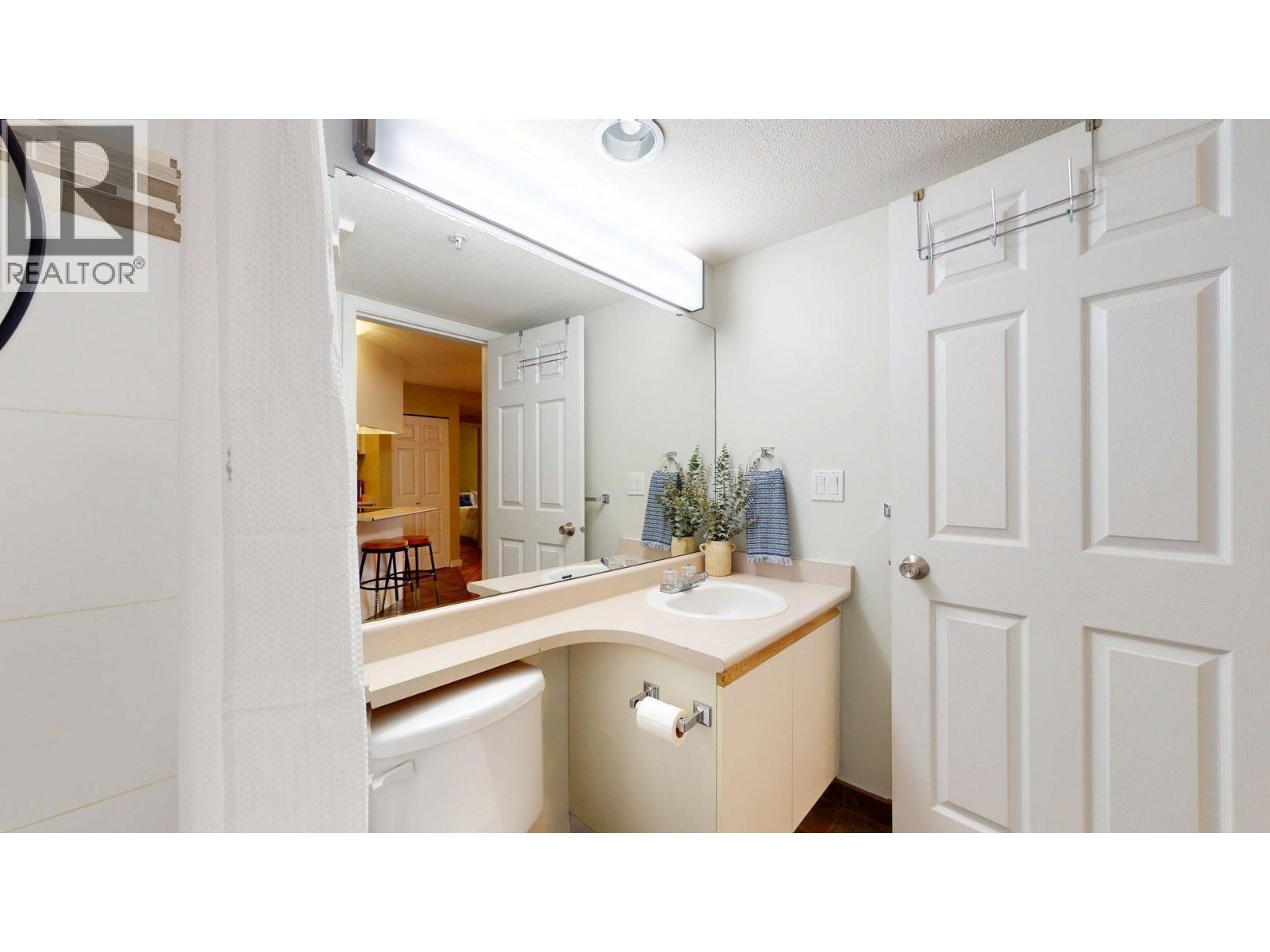 C210 40140 WILLOW CRESCENT, Squamish