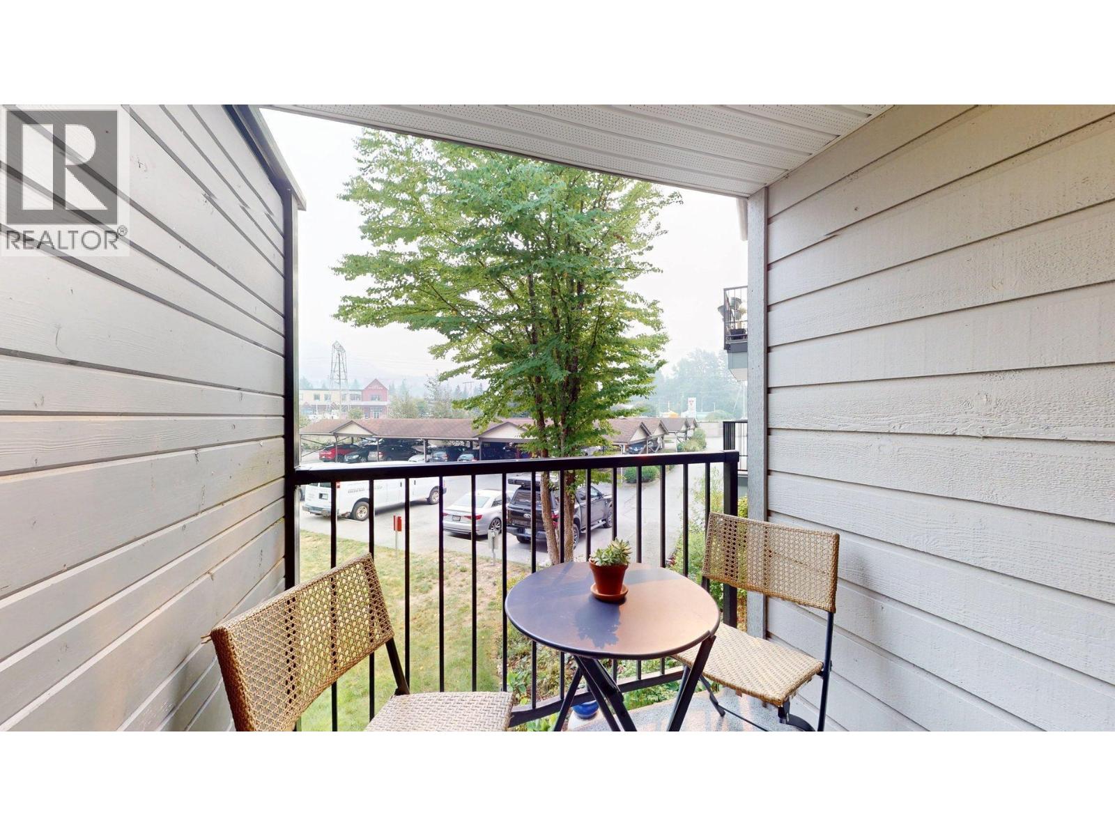 C210 40140 WILLOW CRESCENT, Squamish