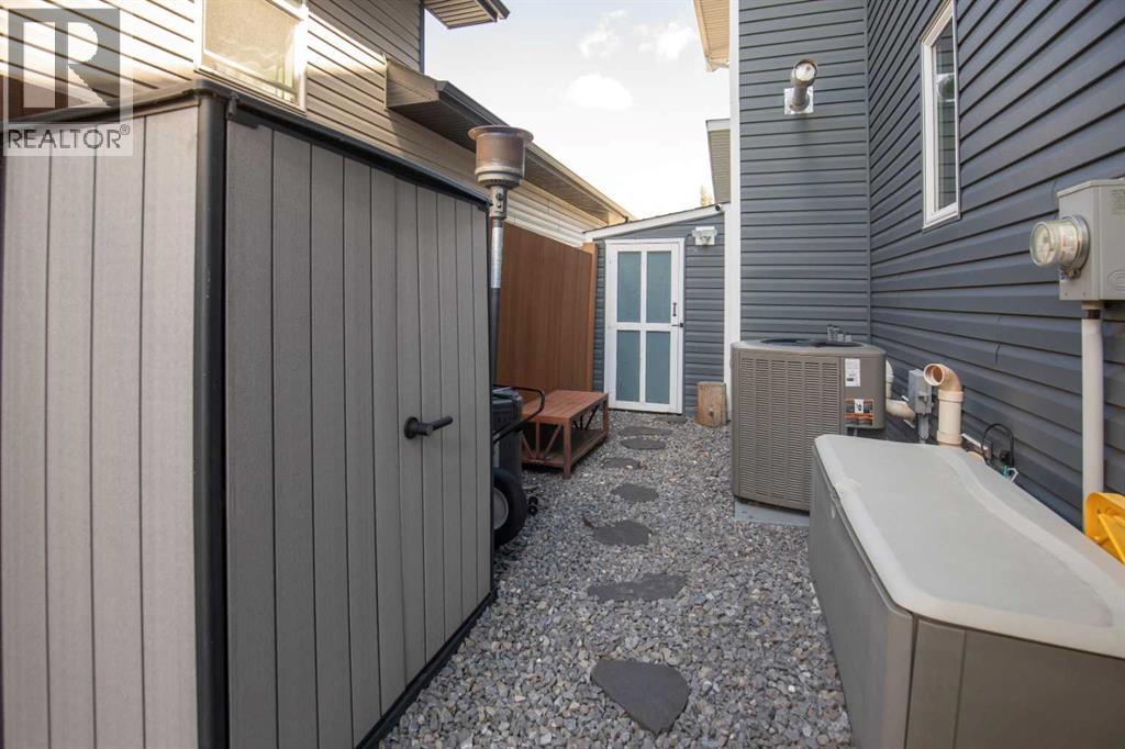 40 Iron Wolf Court, Lacombe