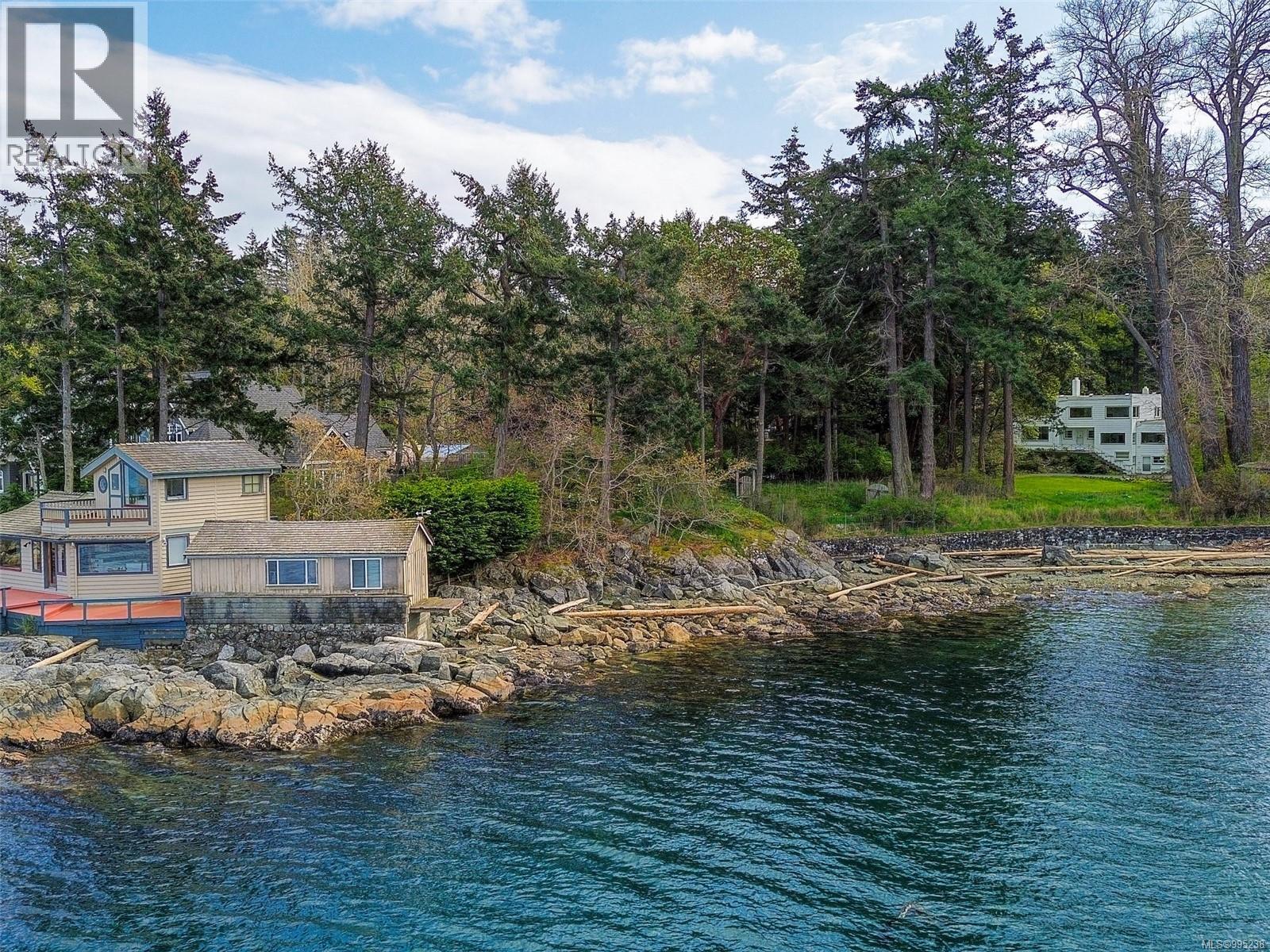  2620 Queenswood Drive, Saanich