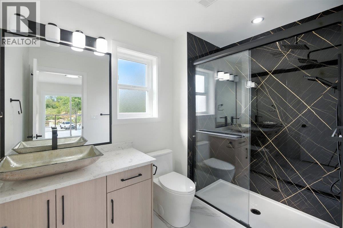 3736 TOBA Road, Castlegar