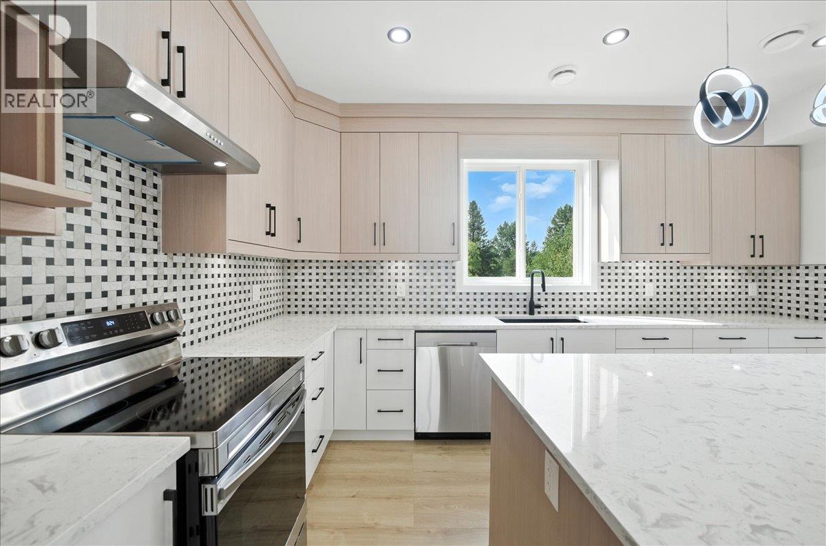 3736 TOBA Road, Castlegar
