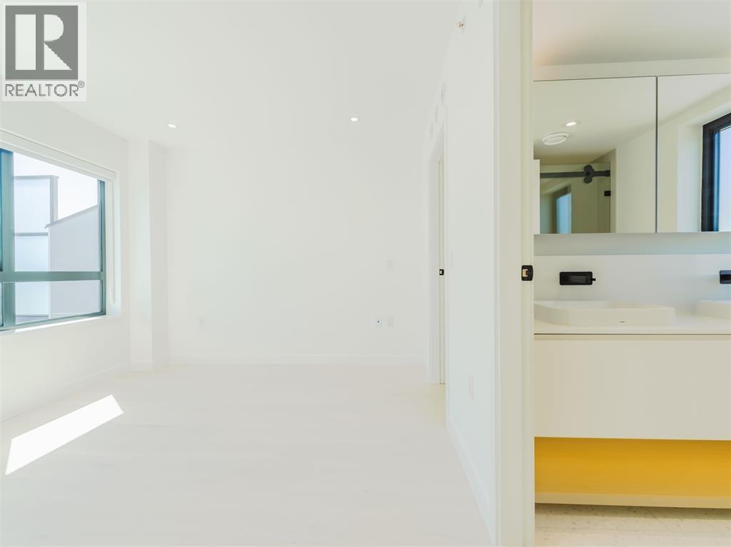 51 550 W 28TH AVENUE, Vancouver