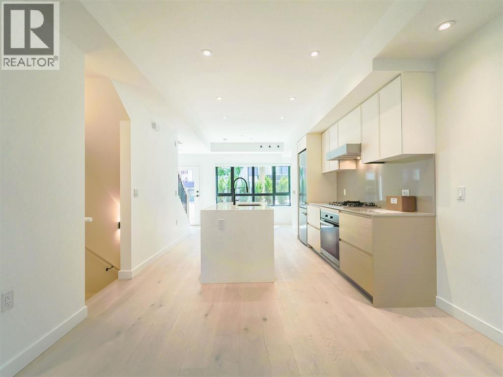 51 550 W 28TH AVENUE, Vancouver