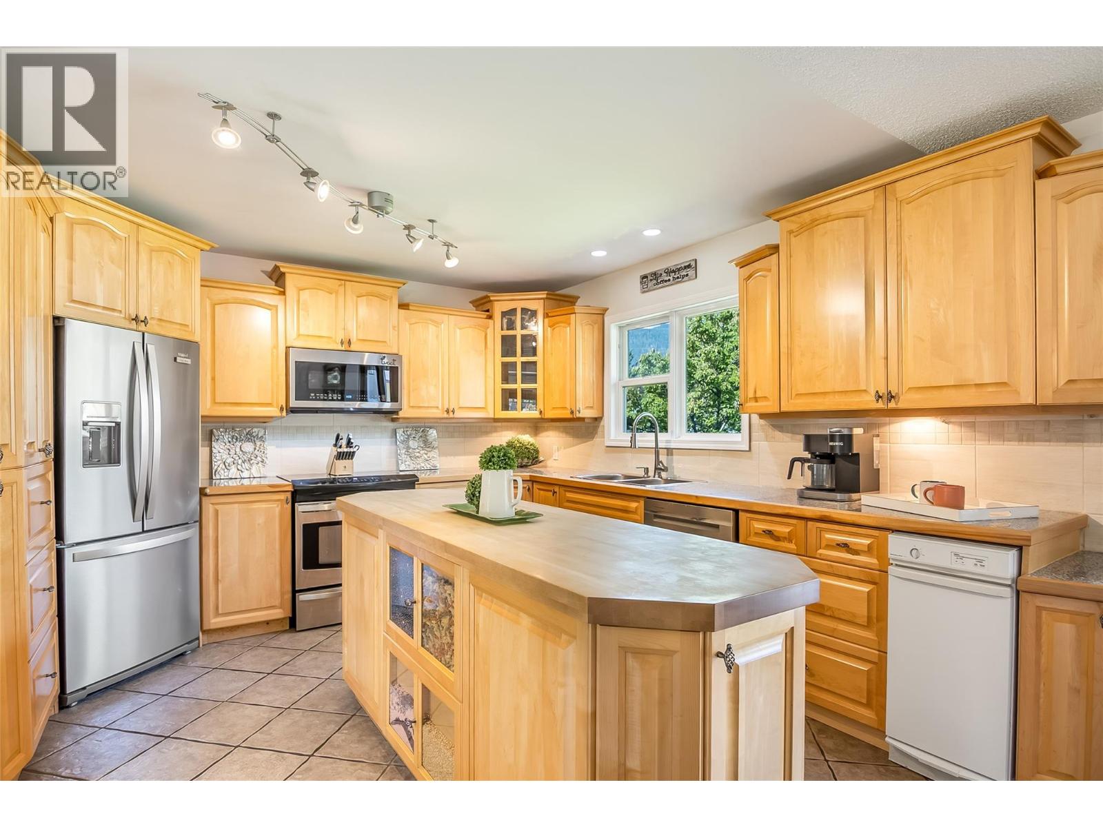 1824 Colbeck Road, Revelstoke