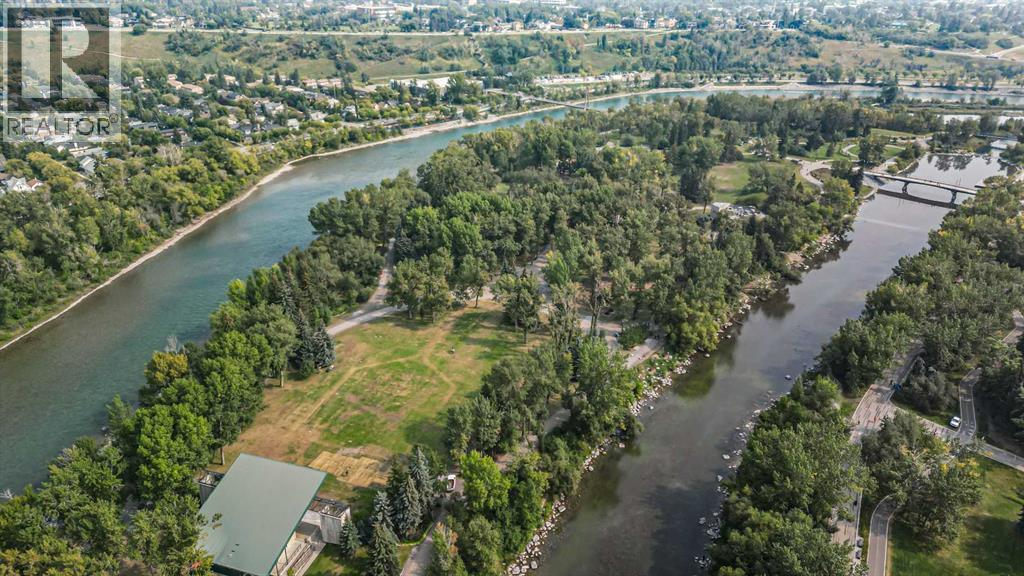 Single Family House for Sale in    Avenue SW Eau Claire Calgary 