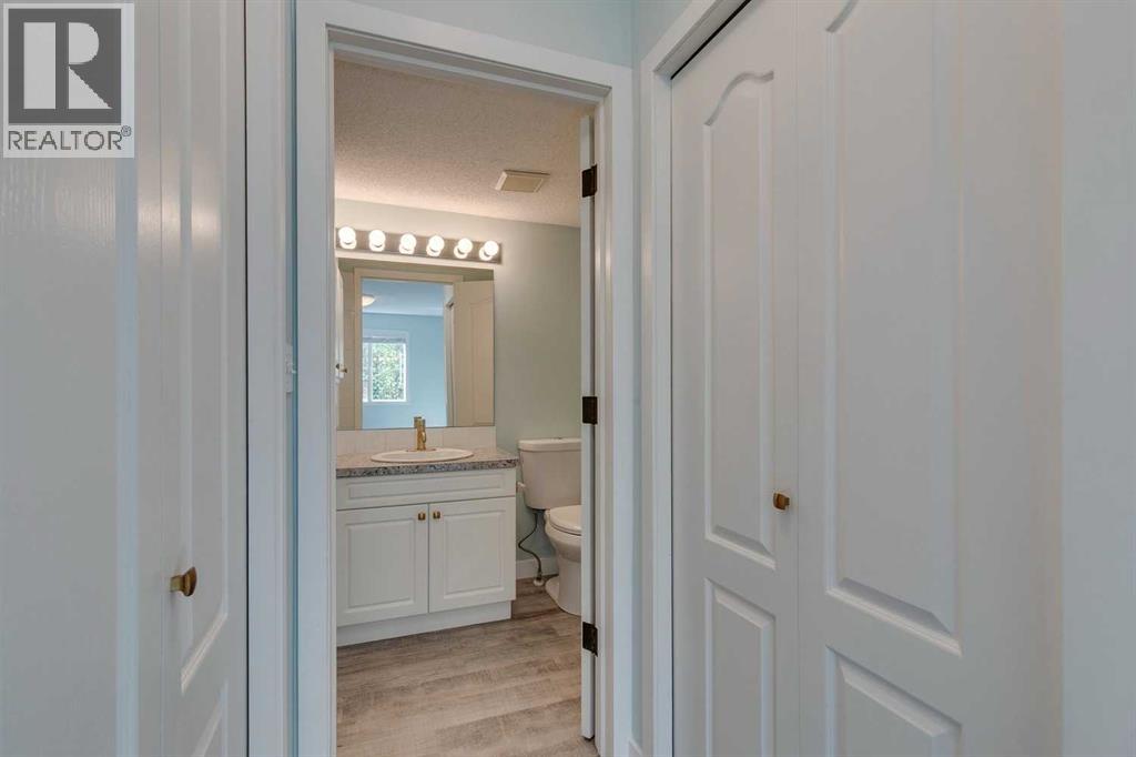 Single Family House for Sale in   Sierra Morena Mews SW Signal Hill Calgary 
