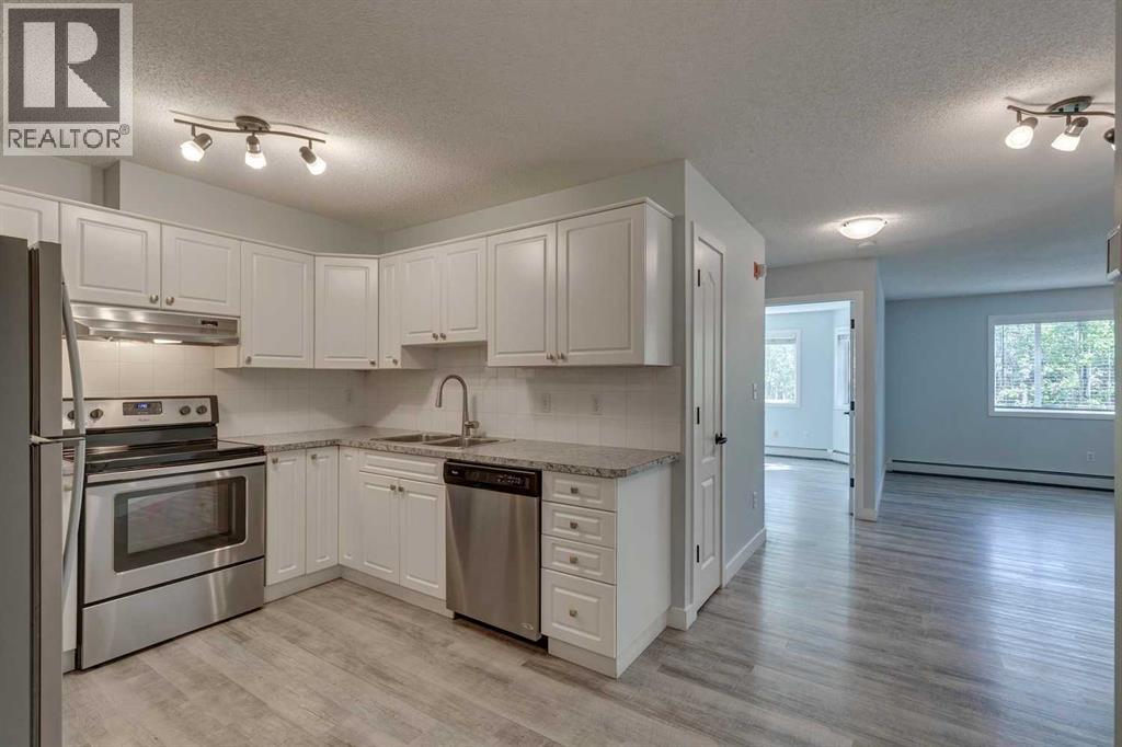 Single Family House for Sale in   Sierra Morena Mews SW Signal Hill Calgary 