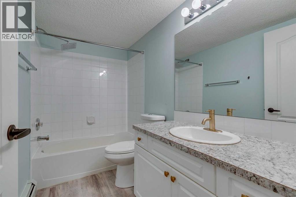 Single Family House for Sale in   Sierra Morena Mews SW Signal Hill Calgary 