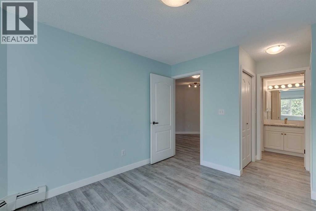Single Family House for Sale in   Sierra Morena Mews SW Signal Hill Calgary 