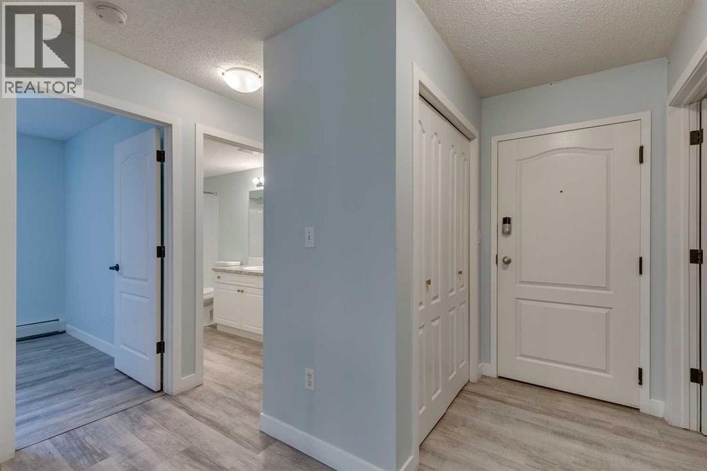 Single Family House for Sale in   Sierra Morena Mews SW Signal Hill Calgary 
