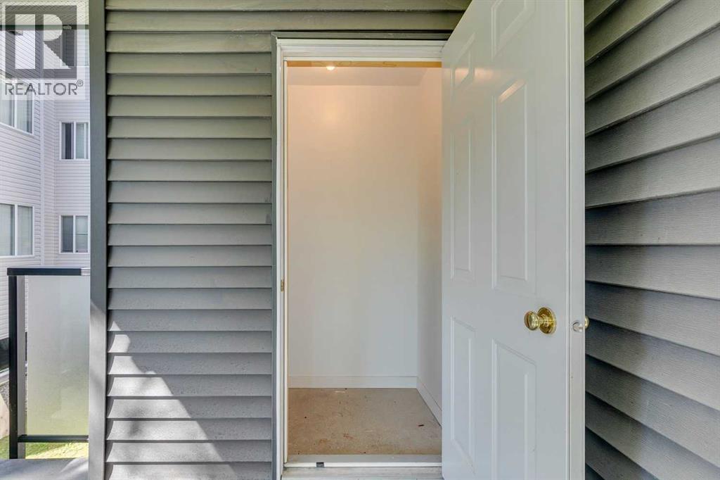 Single Family House for Sale in   Sierra Morena Mews SW Signal Hill Calgary 