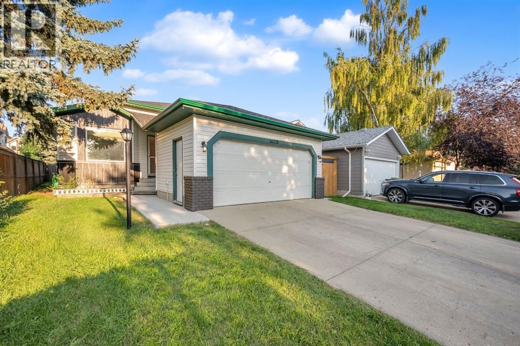 Single Family House 4 Level for Sale in  Shawbrooke Road SW Shawnessy Calgary 