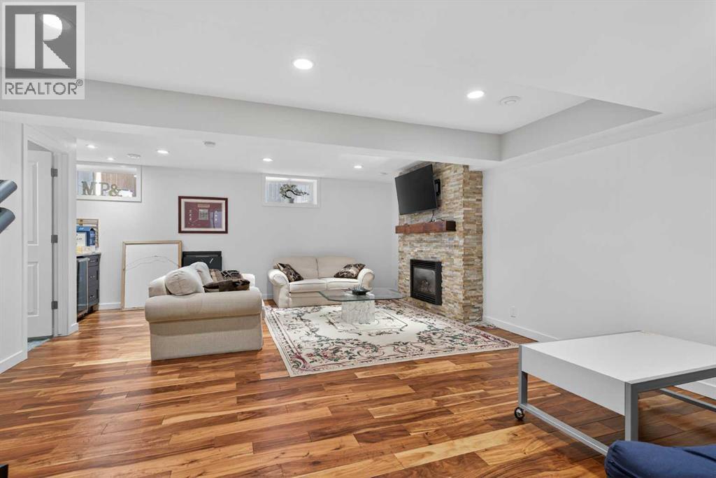 Single Family House 4 Level for Sale in   Avenue SW Altadore Calgary 