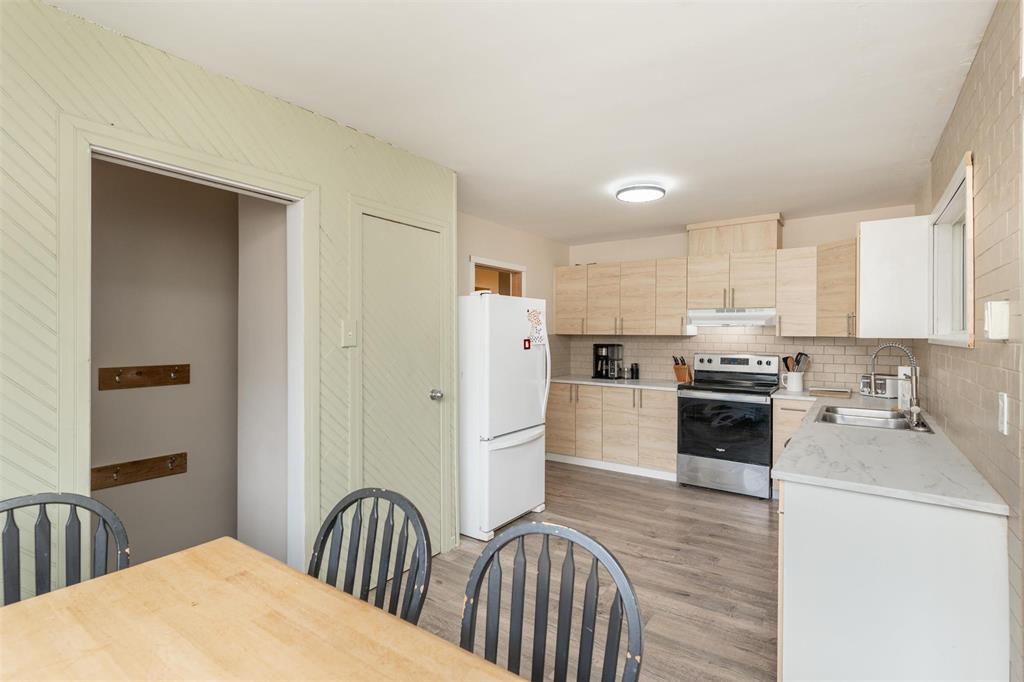 Photo 6 of 472 Speers Road, Winnipeg MB