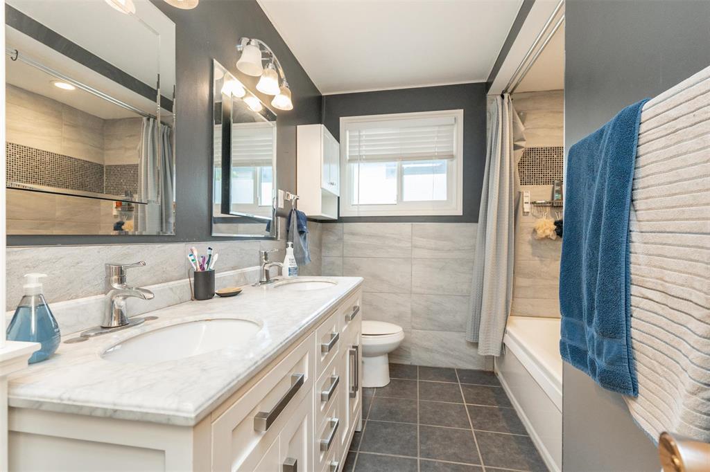Photo 4 of 472 Speers Road, Winnipeg MB