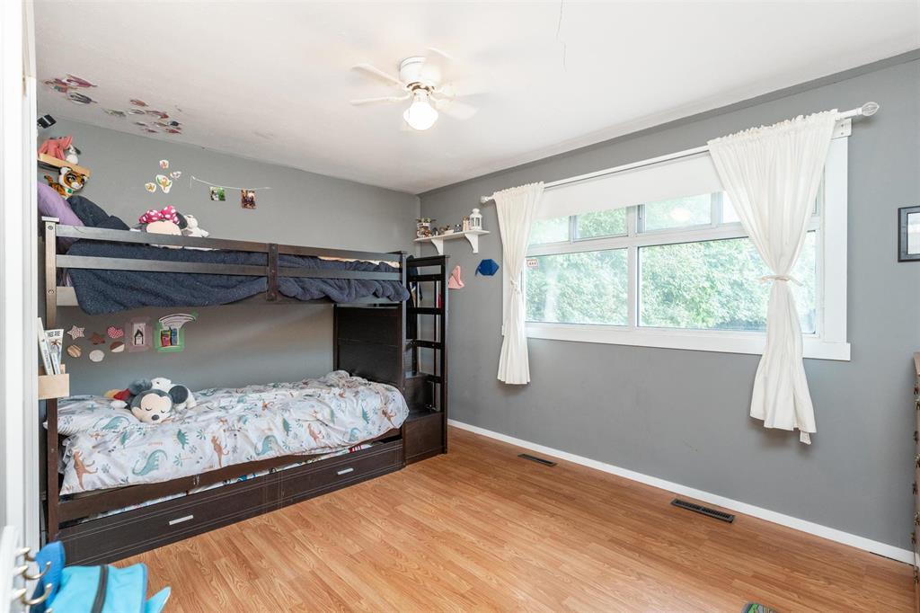 Photo 3 of 472 Speers Road, Winnipeg MB