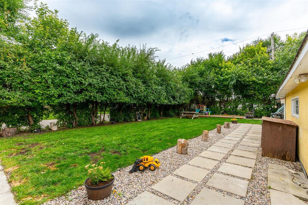 Photo 23 of 472 Speers Road, Winnipeg MB