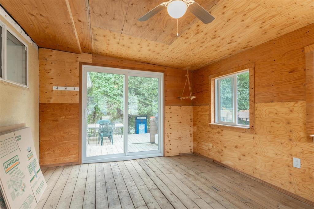 Photo 11 of 472 Speers Road, Winnipeg MB