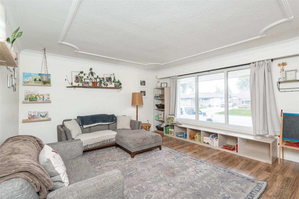 Photo 13 of 472 Speers Road, Winnipeg MB