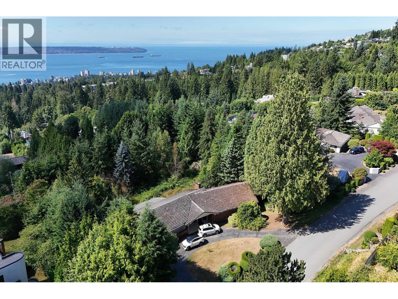 1084 GROVELAND ROAD, West Vancouver