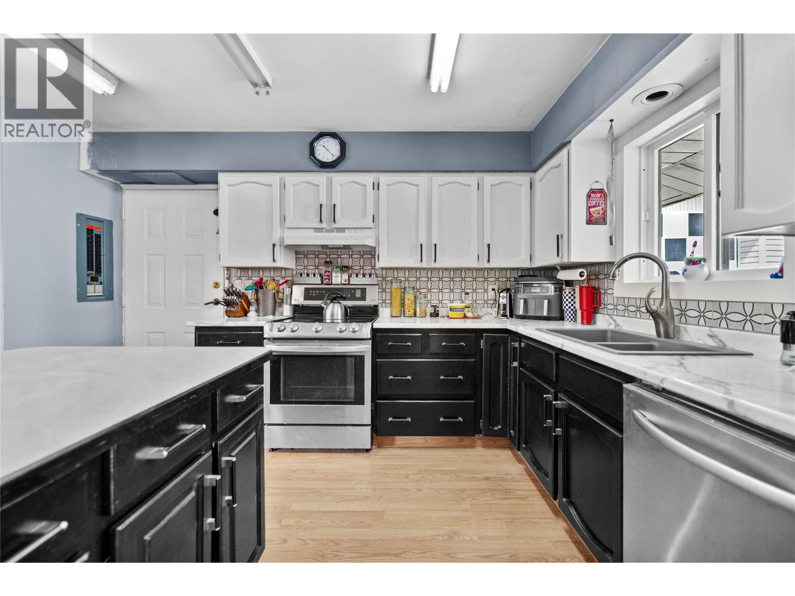 419 DODDING Avenue, Merritt