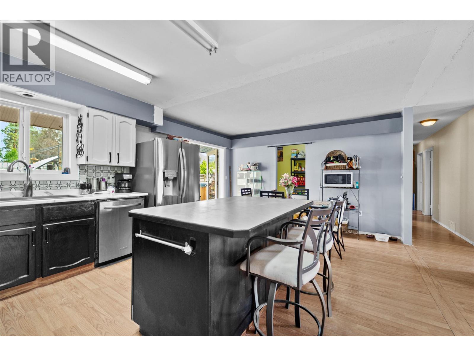 419 DODDING Avenue, Merritt