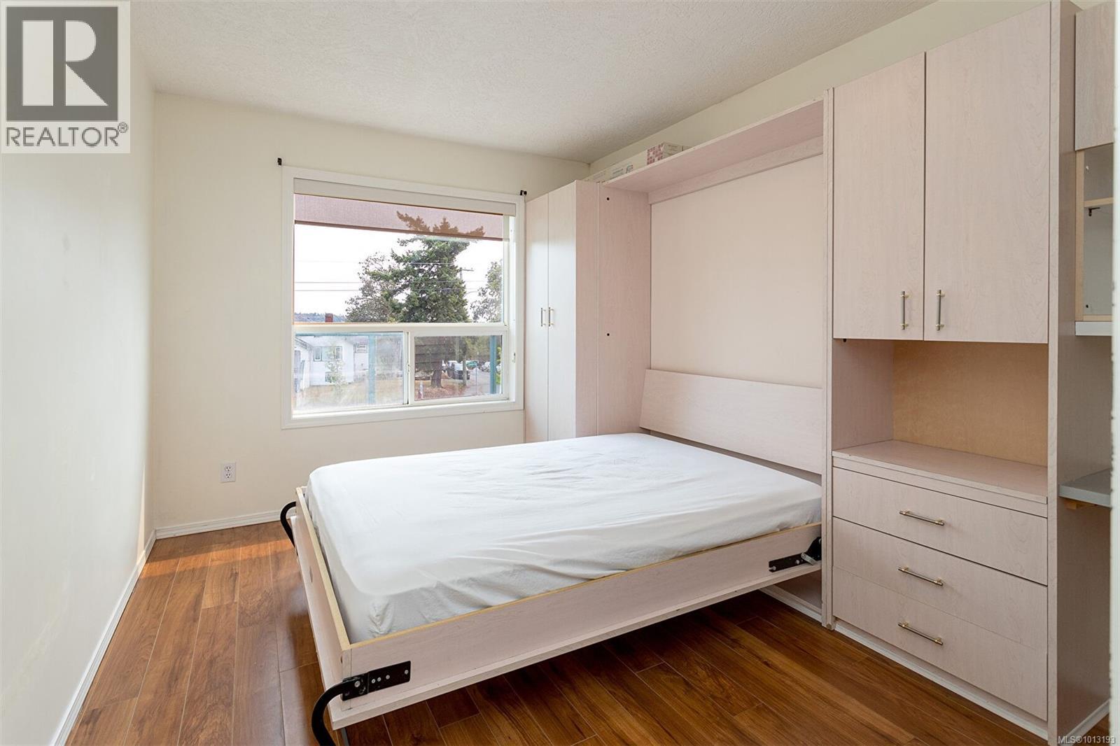 405 898 Vernon Avenue, Saanich