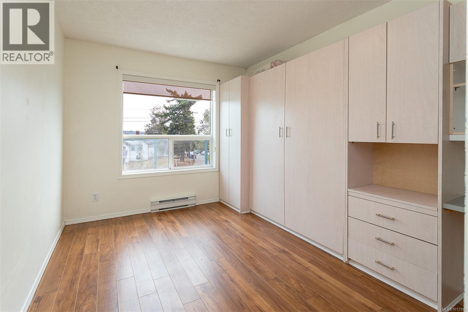 405 898 Vernon Avenue, Saanich