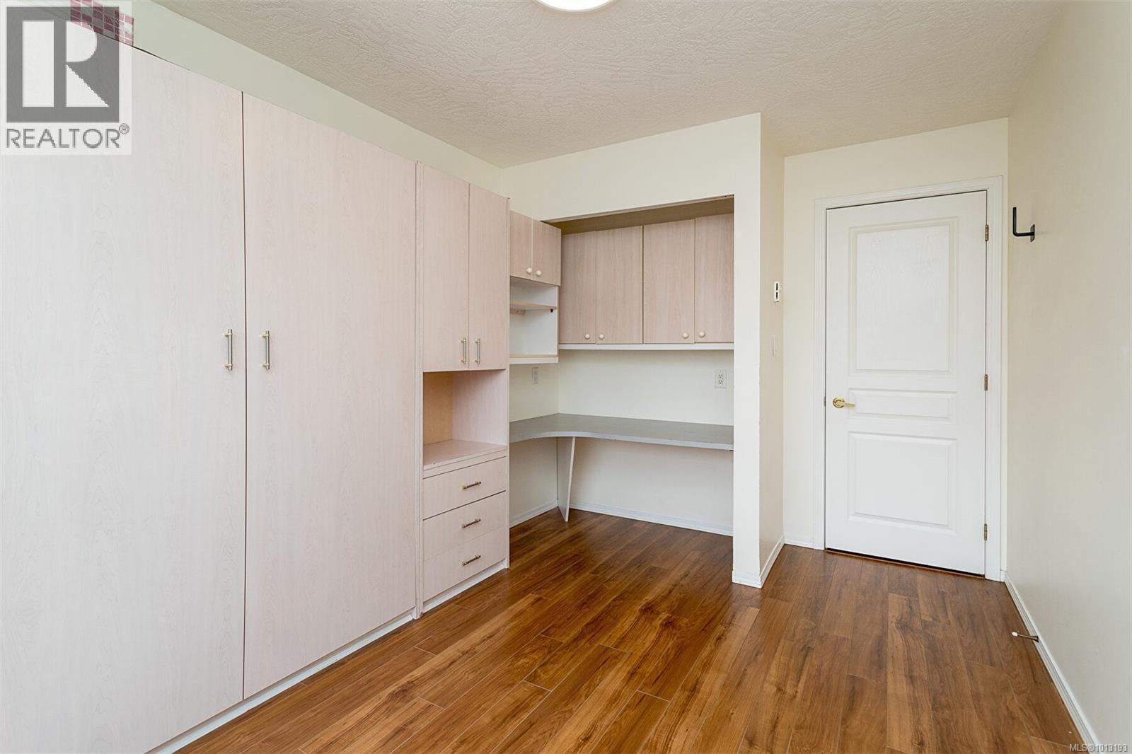 405 898 Vernon Avenue, Saanich