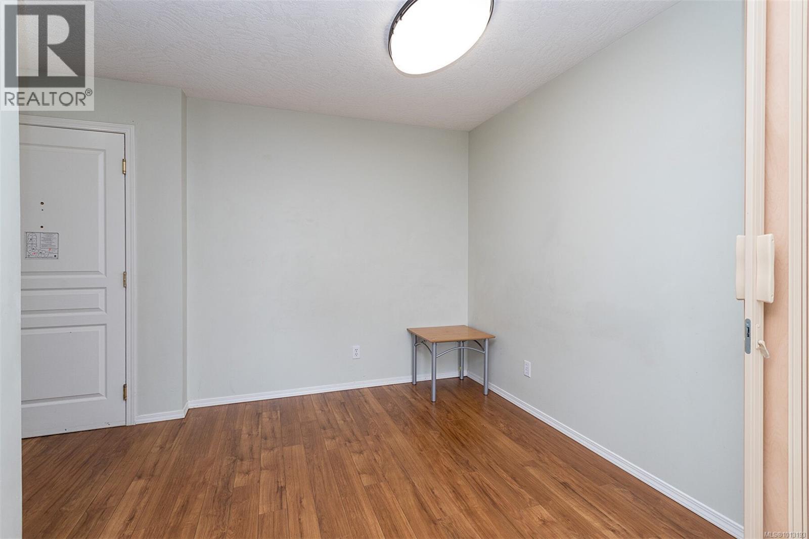 405 898 Vernon Avenue, Saanich