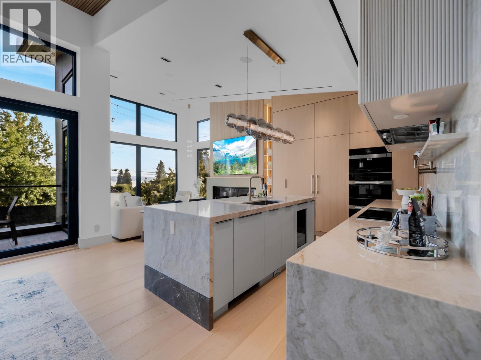 2423 MATHERS AVENUE, West Vancouver