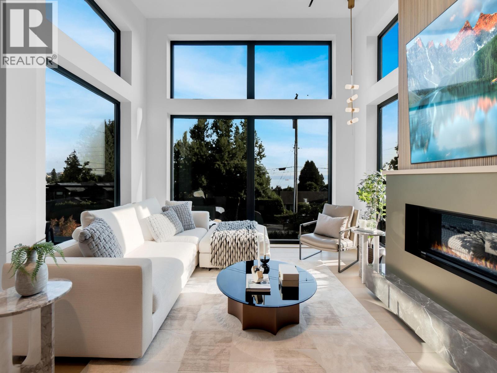 2423 MATHERS AVENUE, West Vancouver